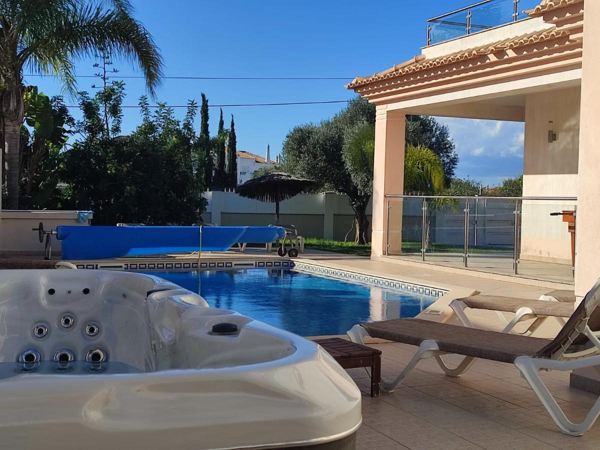 Villa Ruana - 5 Bedrooms On Suite- Free Out Door Hot Jacuzzi - By Bedzy Αλμπουφέιρα Εξωτερικό φωτογραφία