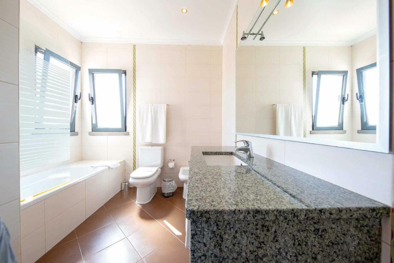 Villa Ruana - 5 Bedrooms On Suite- Free Out Door Hot Jacuzzi - By Bedzy Αλμπουφέιρα Εξωτερικό φωτογραφία